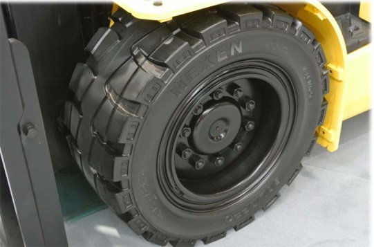 banh dac xe nang.jpg (65 KB)